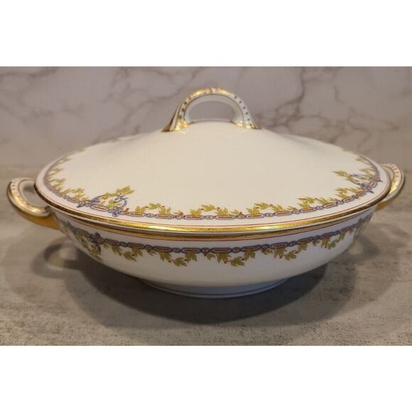 Haviland Round Covered Vegetable - Red Berries/Green Gold Scrolls Schleiger 290 - Picture 1 of 14